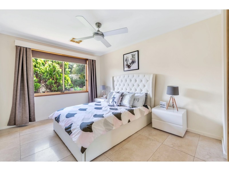 8 Streeton Court, Trott Park SA 5158