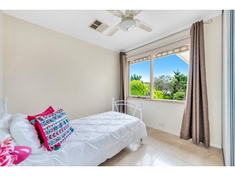 8 Streeton Court, Trott Park SA 5158