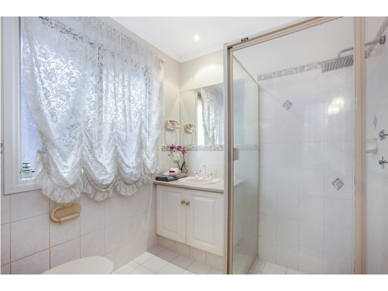 2 Hilderstone Court, Flagstaff Hill SA 5159