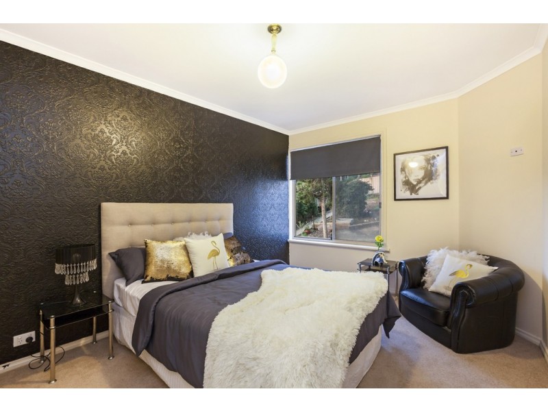 2 Hilderstone Court, Flagstaff Hill SA 5159