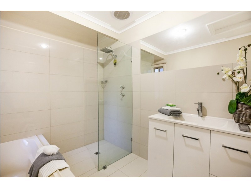 2 Hilderstone Court, Flagstaff Hill SA 5159