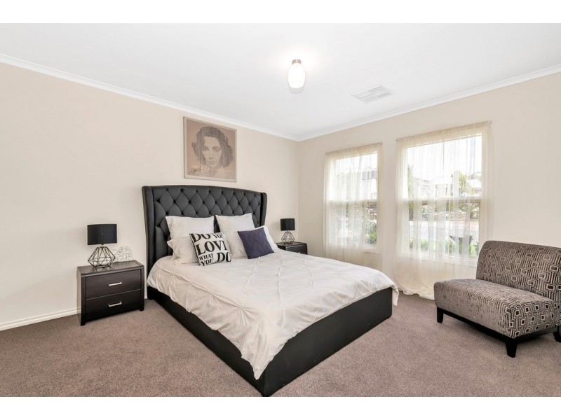 33 Dorrien Avenue, Woodcroft SA 5162