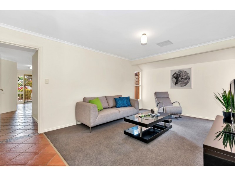 33 Dorrien Avenue, Woodcroft SA 5162