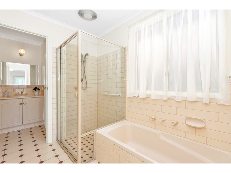 33 Dorrien Avenue, Woodcroft SA 5162