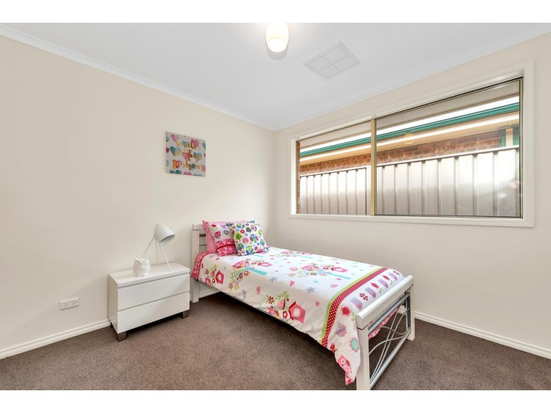 33 Dorrien Avenue, Woodcroft SA 5162