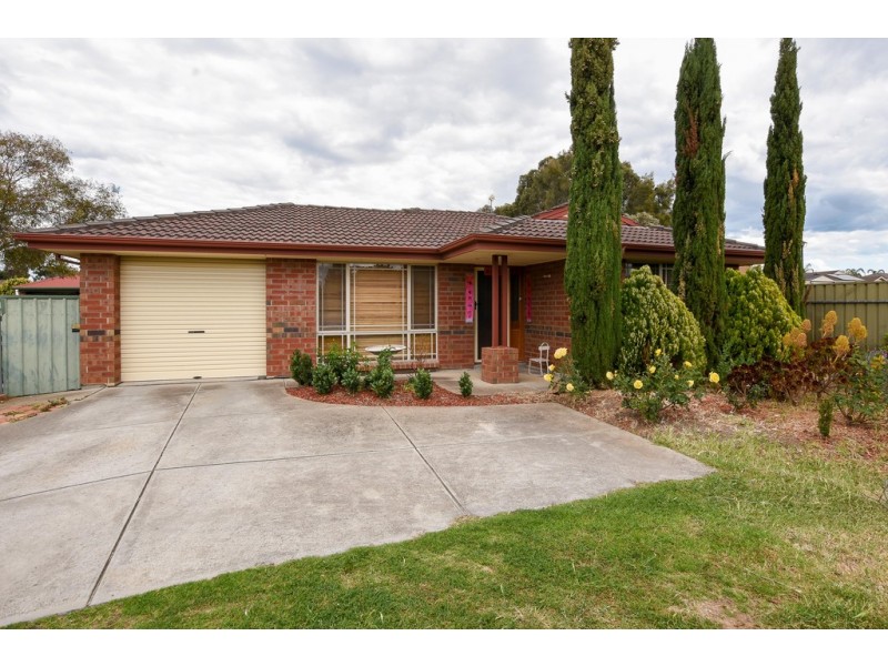 2 Madigan Crescent, Woodcroft SA 5162