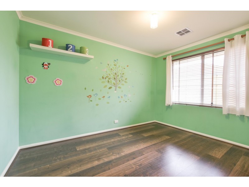 2 Madigan Crescent, Woodcroft SA 5162