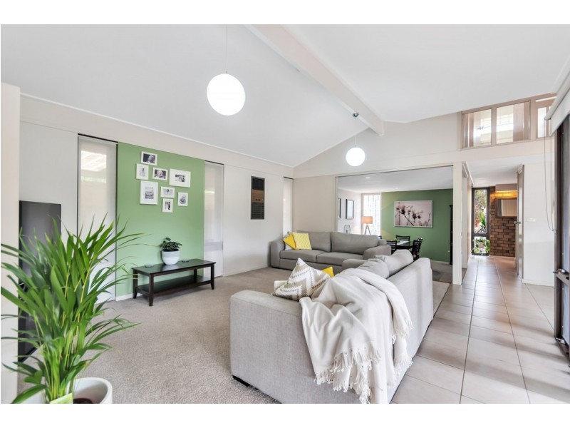 8 Woodlea Drive, Aberfoyle Park SA 5159