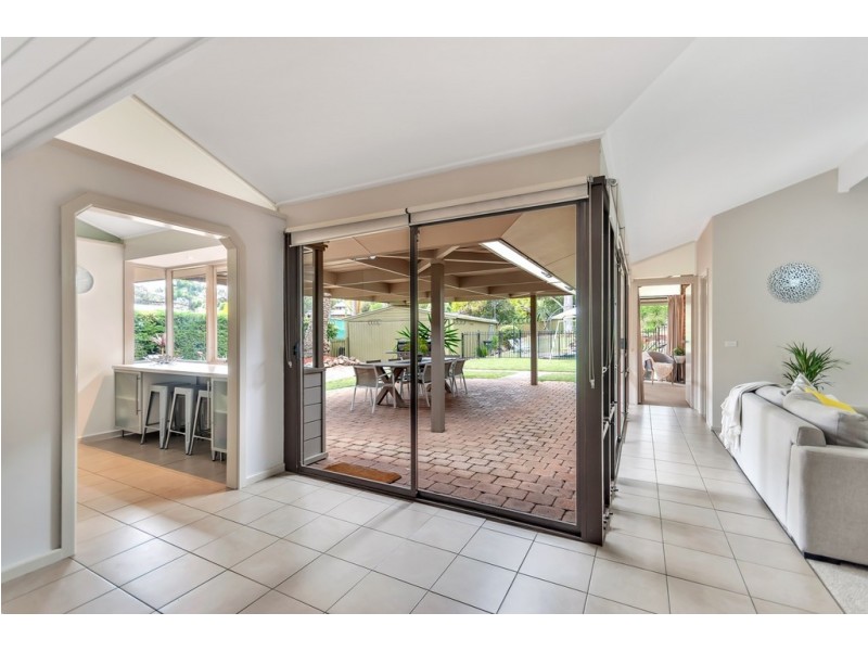 8 Woodlea Drive, Aberfoyle Park SA 5159