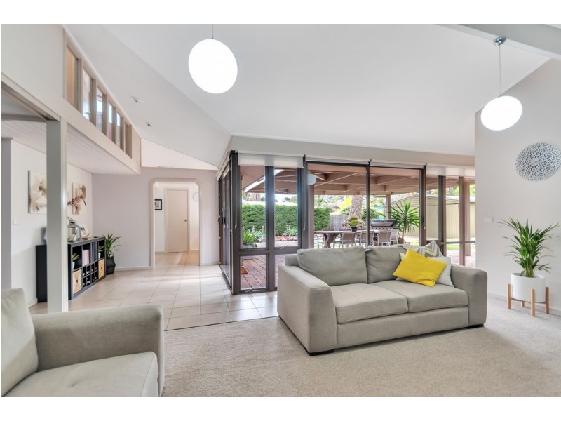 8 Woodlea Drive, Aberfoyle Park SA 5159