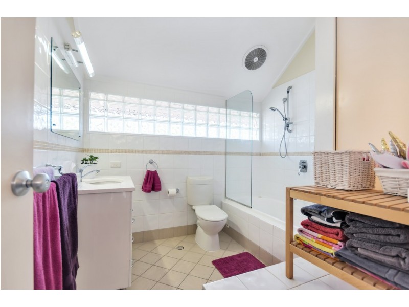 8 Woodlea Drive, Aberfoyle Park SA 5159