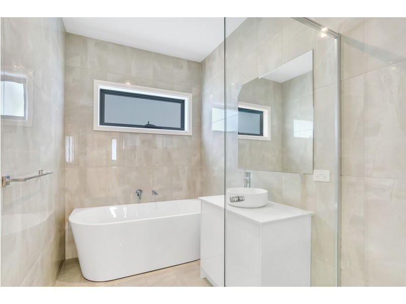 8 Oak Avenue, Clovelly Park SA 5042