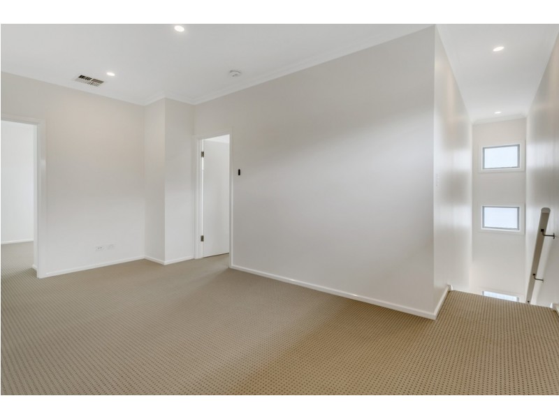 8 Oak Avenue, Clovelly Park SA 5042