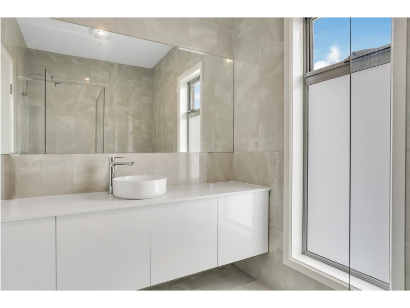 8 Oak Avenue, Clovelly Park SA 5042