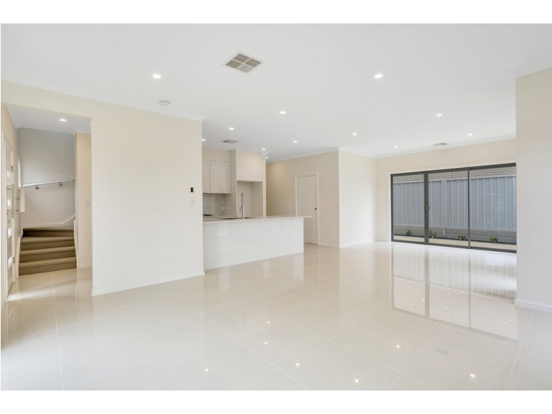 8 Oak Avenue, Clovelly Park SA 5042