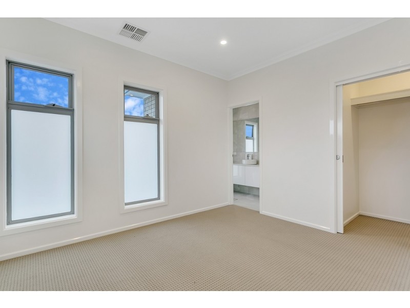 8 Oak Avenue, Clovelly Park SA 5042