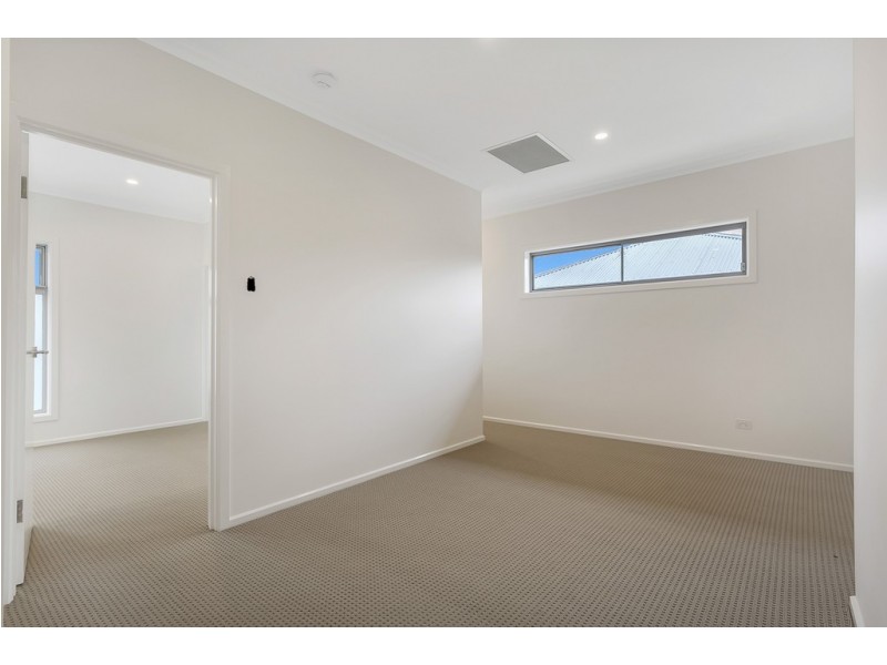 8 Oak Avenue, Clovelly Park SA 5042