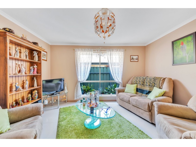 8 Kingston Avenue, Happy Valley SA 5159