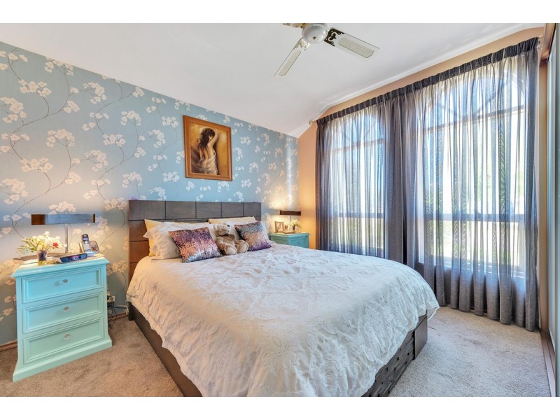 8 Kingston Avenue, Happy Valley SA 5159