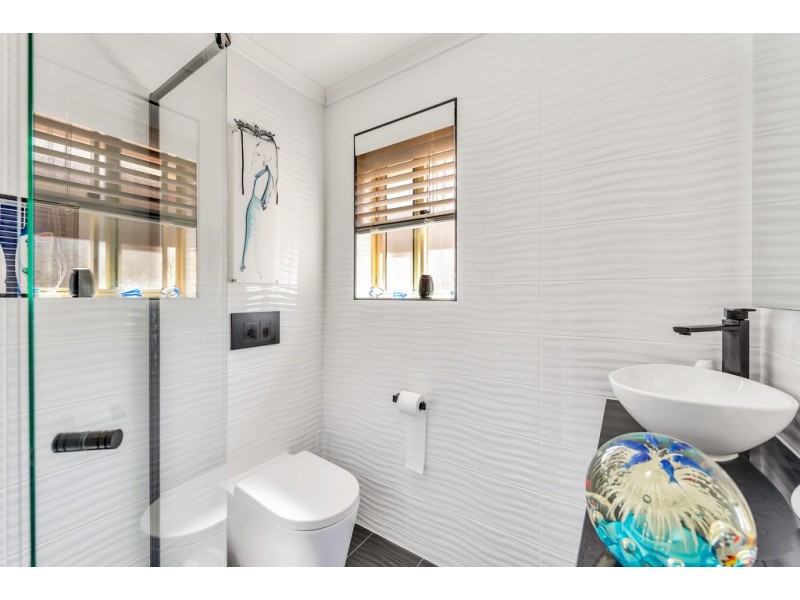 8 Kingston Avenue, Happy Valley SA 5159