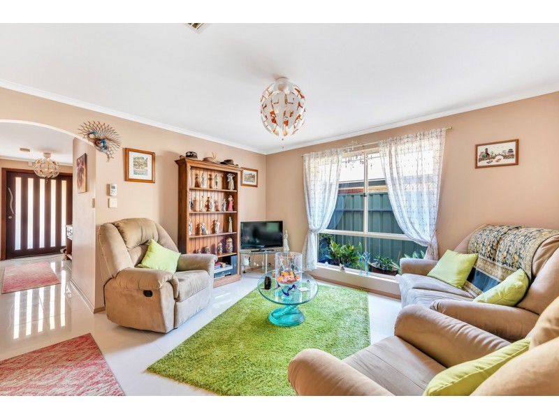 8 Kingston Avenue, Happy Valley SA 5159