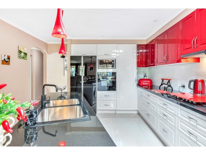 8 Kingston Avenue, Happy Valley SA 5159