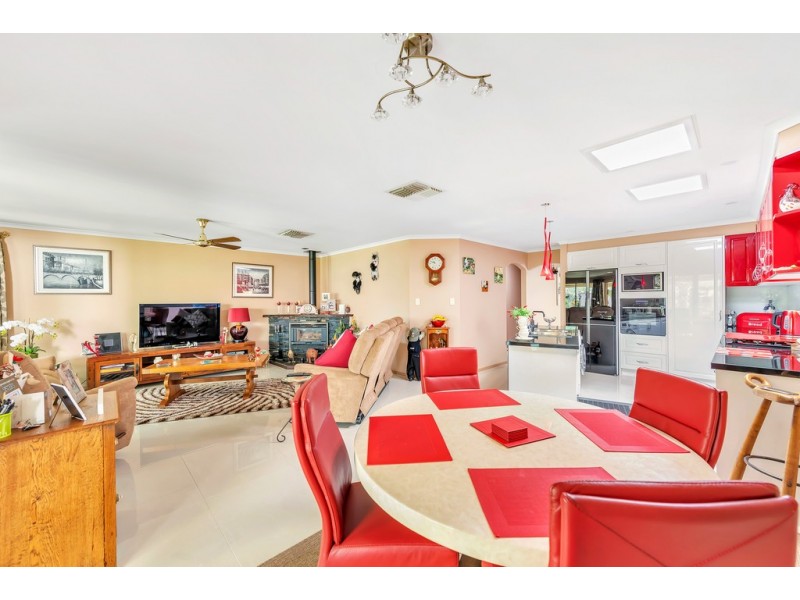 8 Kingston Avenue, Happy Valley SA 5159