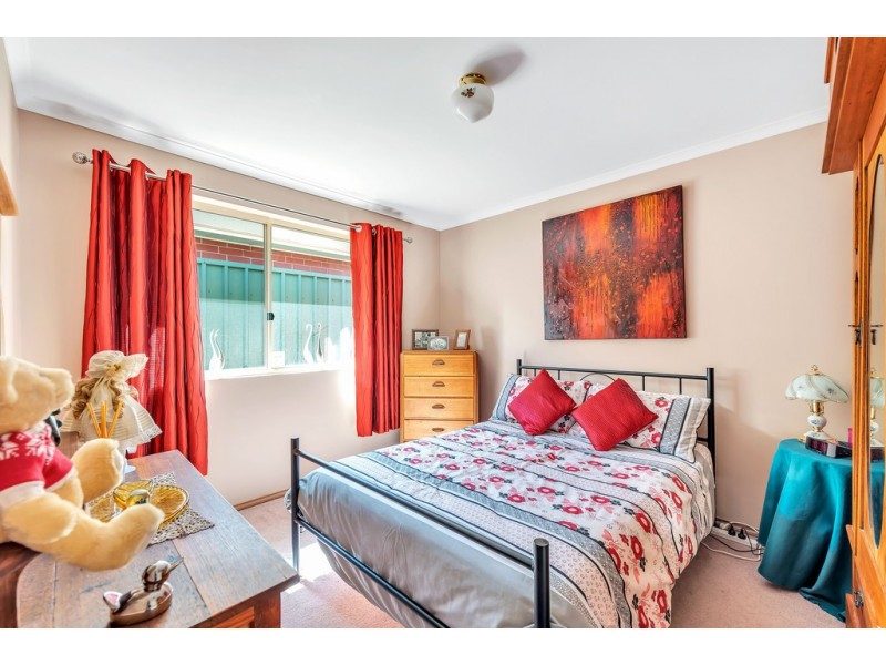 8 Kingston Avenue, Happy Valley SA 5159