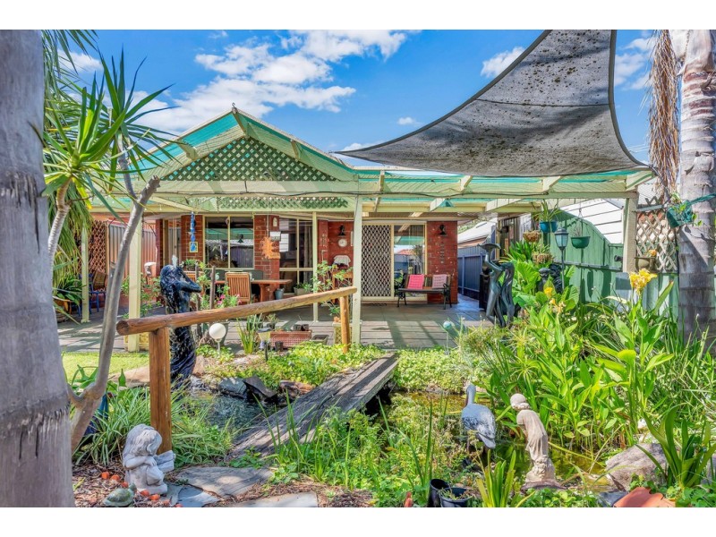 8 Kingston Avenue, Happy Valley SA 5159