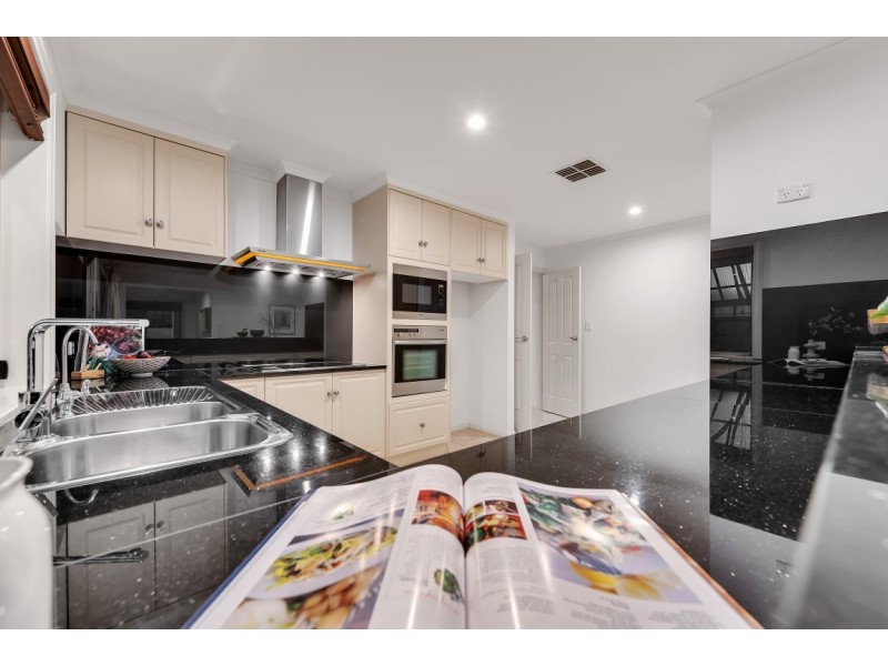 3 Wooding Avenue, Woodcroft SA 5162