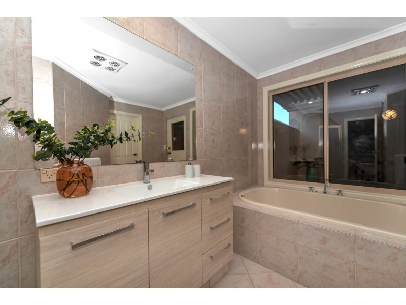 3 Wooding Avenue, Woodcroft SA 5162