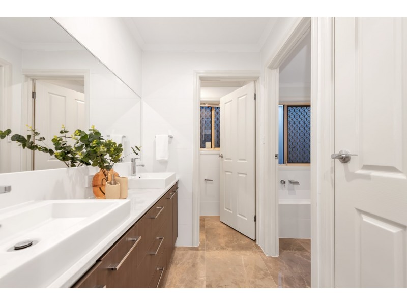 3 Wooding Avenue, Woodcroft SA 5162