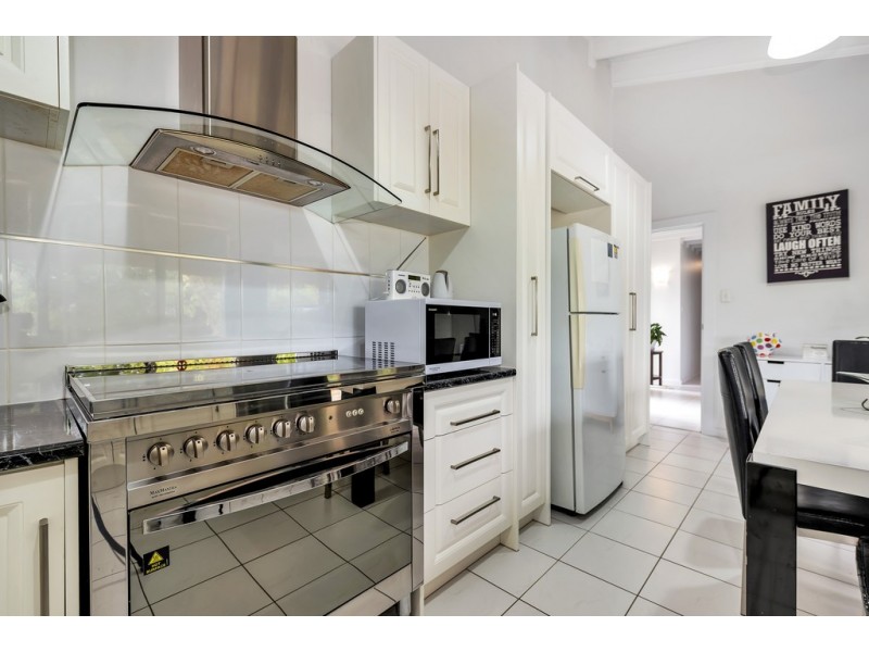 27 Klippel Avenue, Trott Park SA 5158