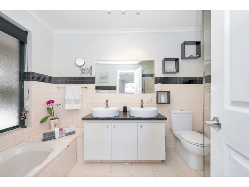 73 Valley View Drive, Mclaren Vale SA 5171