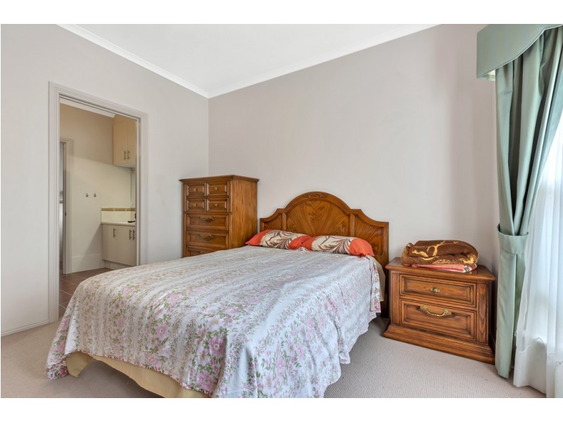 14 White Crescent, Seacombe Gardens SA 5047