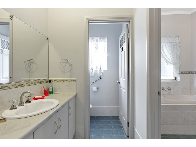 14 White Crescent, Seacombe Gardens SA 5047