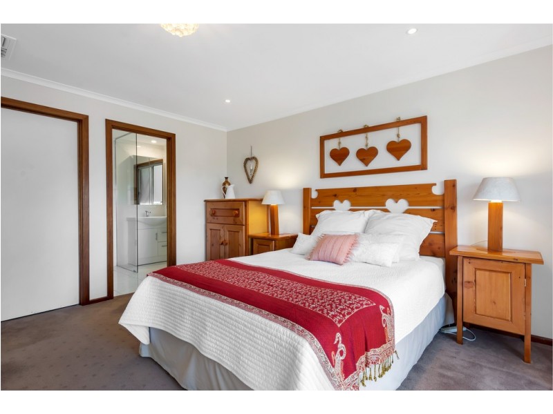 21 Quinvale Road, Hallett Cove SA 5158