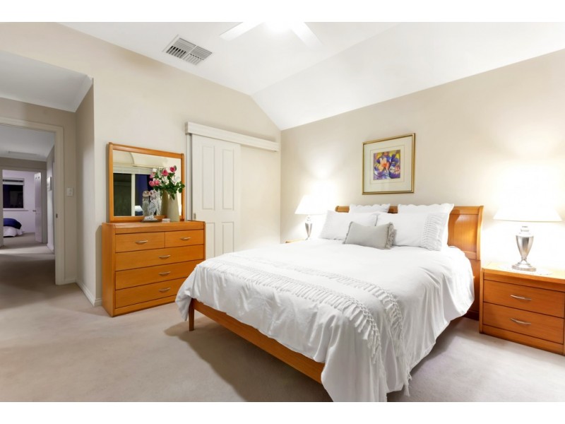 17 Grand Boulevard, Seaford Rise SA 5169