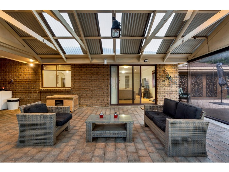 8 Lusitano Court, Woodcroft SA 5162