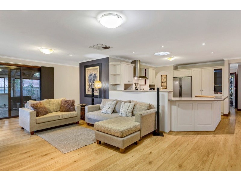 8 Lusitano Court, Woodcroft SA 5162