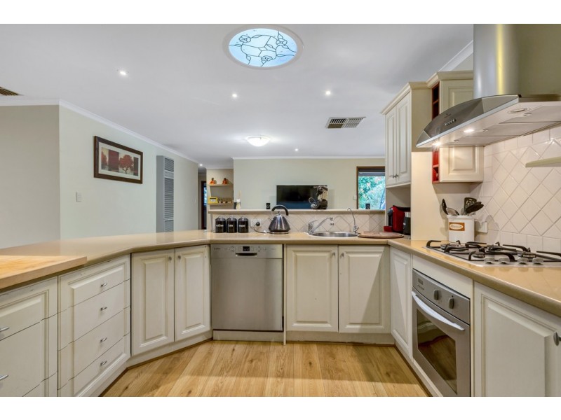 8 Lusitano Court, Woodcroft SA 5162