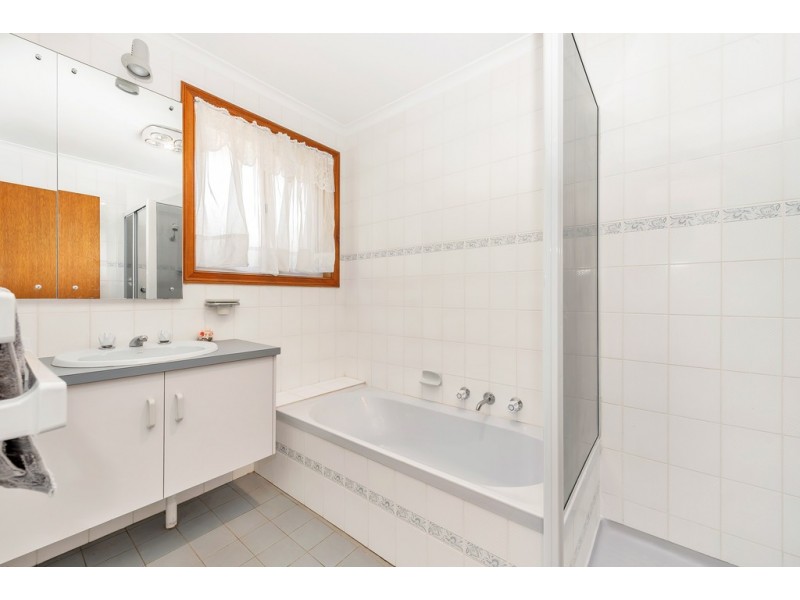 13 Knightsbridge Court, Happy Valley SA 5159