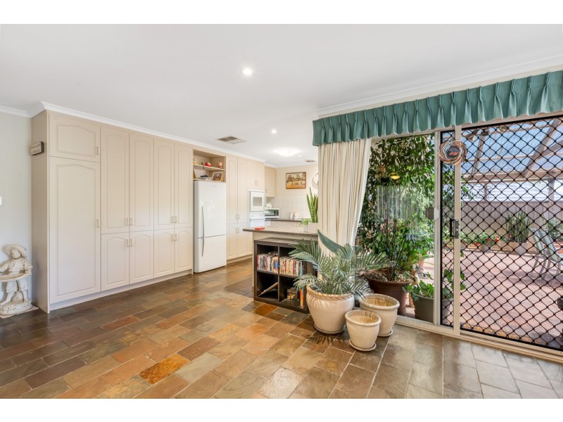 24 Sampson Crescent, Old Reynella SA 5161