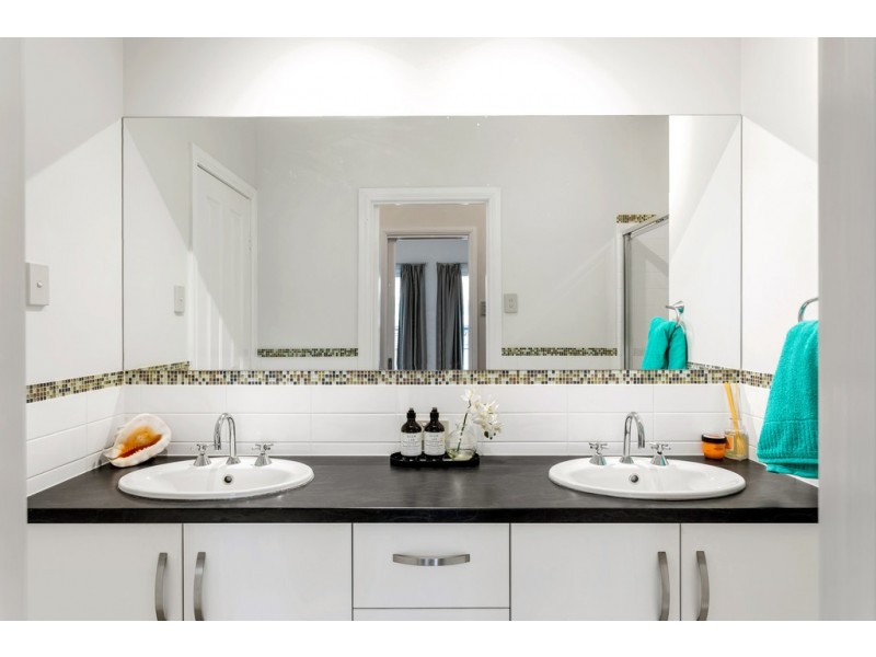 15 Daintree Drive, Seaford Rise SA 5169