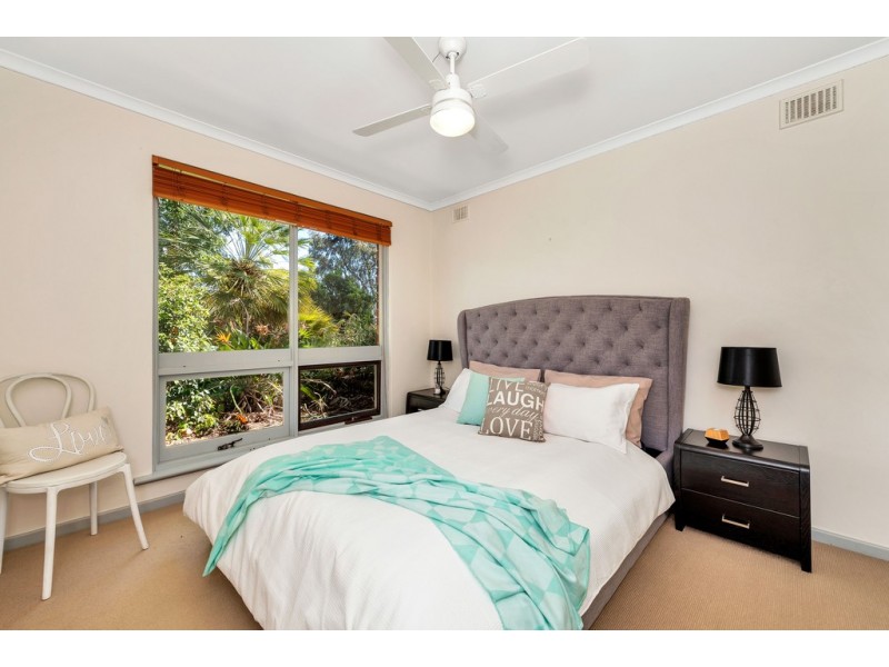 25 Alison Drive, Happy Valley SA 5159