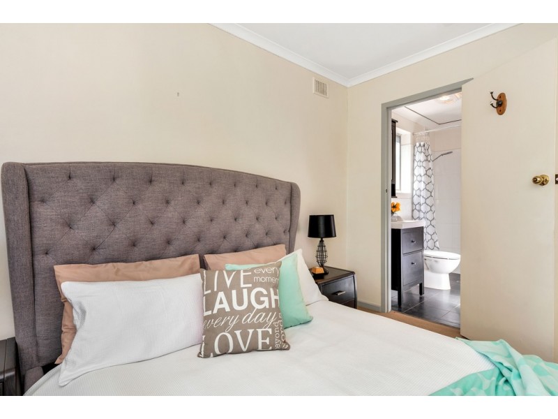 25 Alison Drive, Happy Valley SA 5159