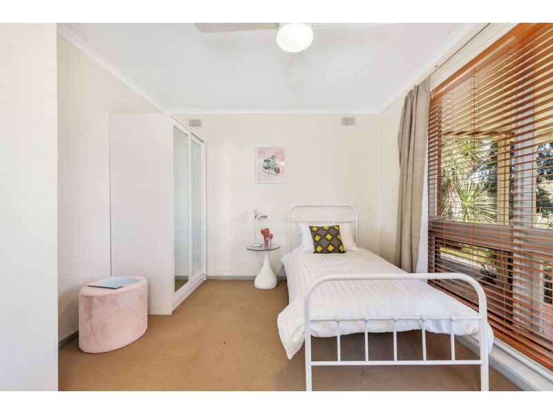 25 Alison Drive, Happy Valley SA 5159