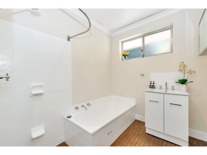 25 Alison Drive, Happy Valley SA 5159