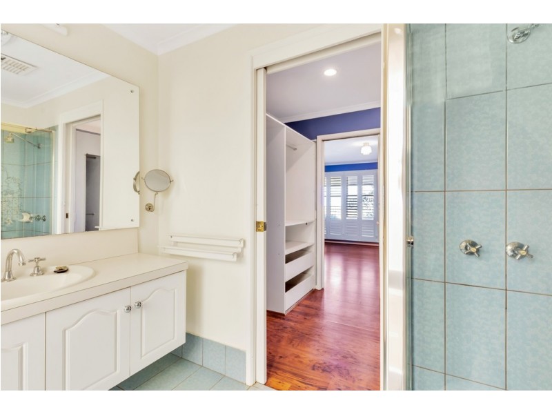 12 Panorama Drive, Aberfoyle Park SA 5159