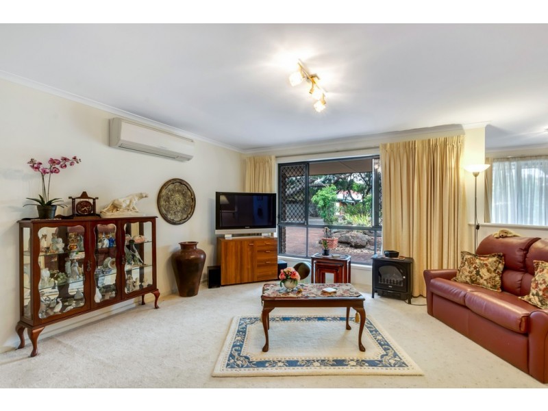 42 Knox Drive, Woodcroft SA 5162